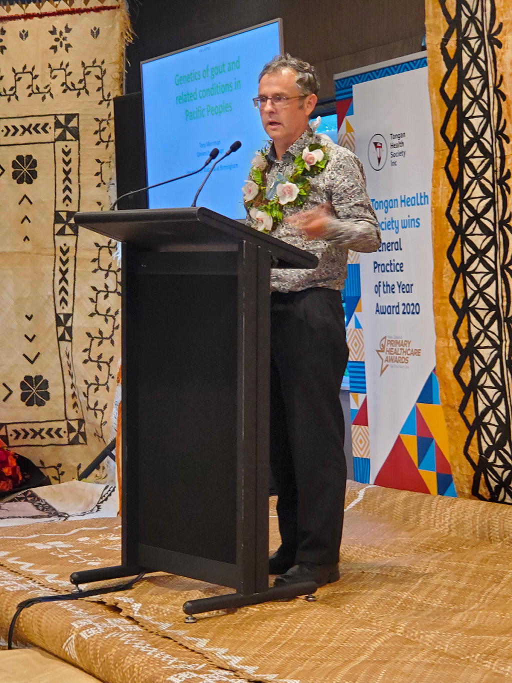 Tony Merriman presenting on the genetics of gout at a Pasifika fono (gathering) in New Zealand.