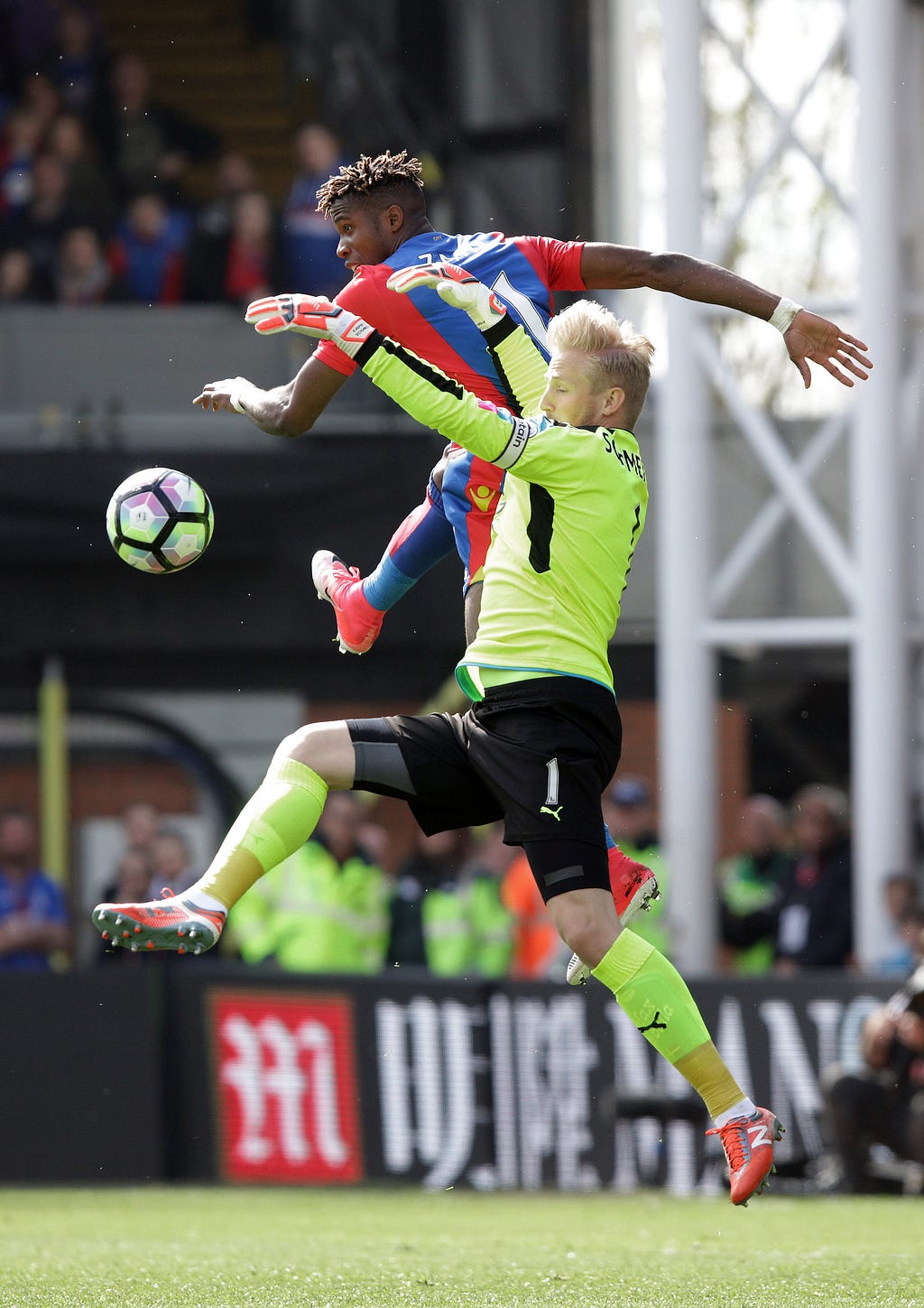 CP v Leicester 15/4/17 Wilfried Zaha challenges Leicester keeper Kasper Schmeichel Photo: ©Neil Everitt 07970 789228