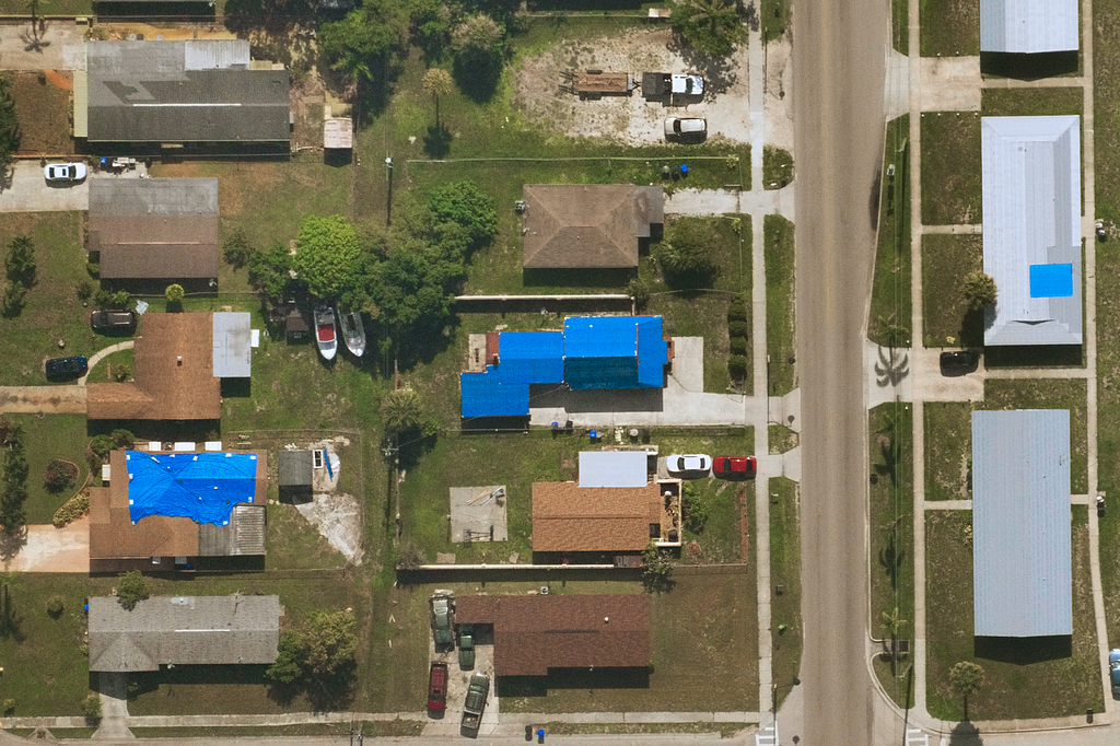 Near Space Labs’ high-resolution pre-catastrophe imagery in Florida showing multiple residential homes still in repair with blue tarps on their roofs after Hurricane Ian.