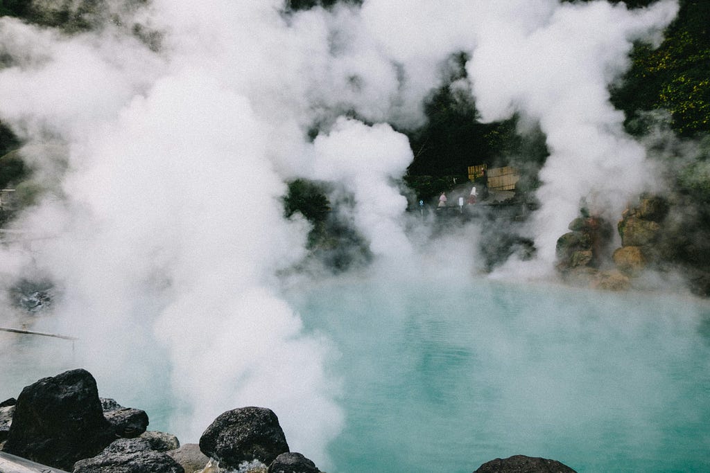 A hot spring bath full of smoke.