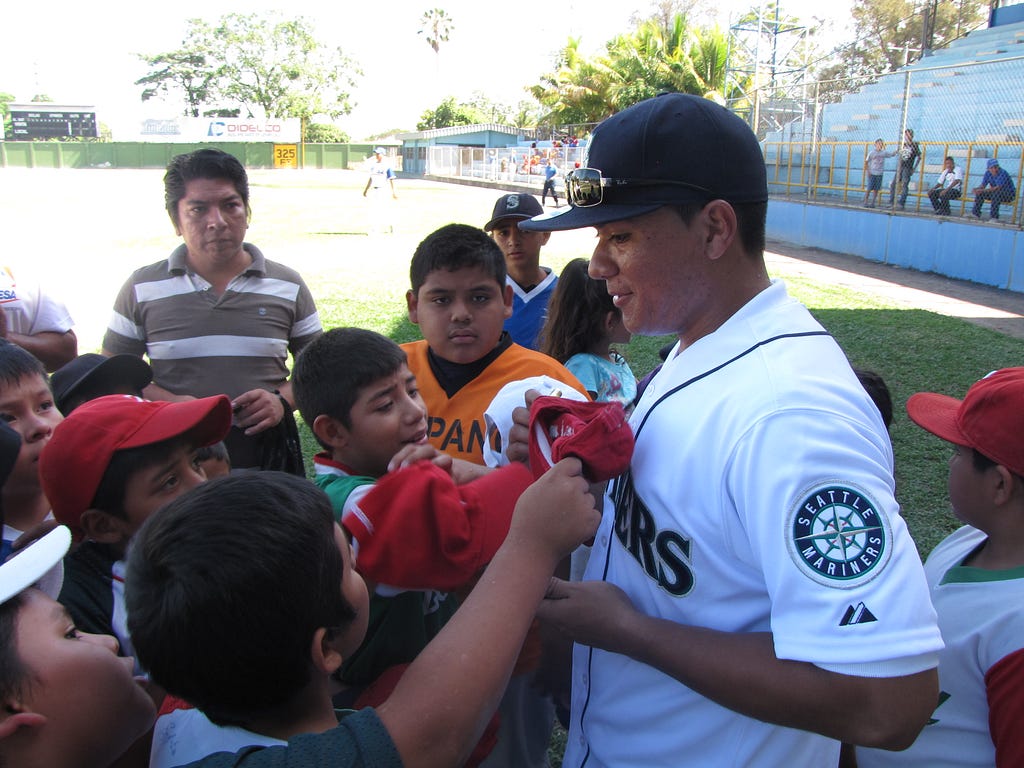 Erasmo Ramirez works with youth players during a Clinic in El Salvador (courtesy of FESAelSalvador.org)