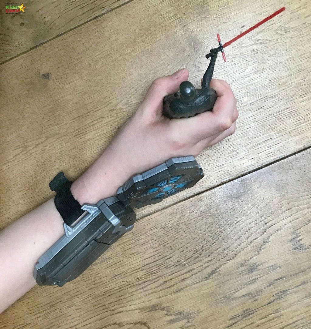 Wearable Force Link tech is a new concept for the Star Wars Last Jedi Toys range - we had a little play with their starter set featuring Kylo Ren.