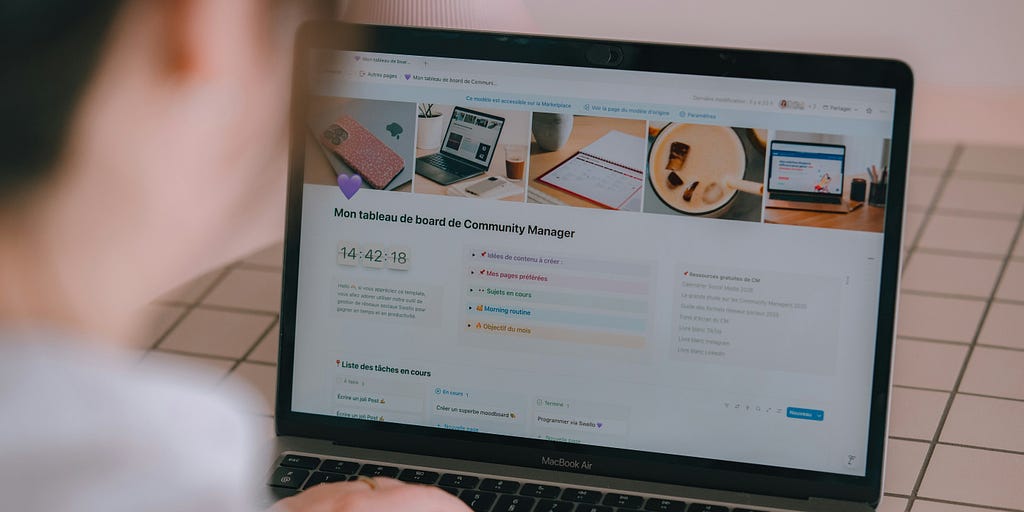 Notion lets you set up workflows and pipelines to keep projects on track