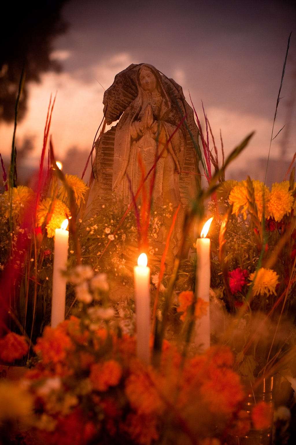 Families decorate graves for the candlelight vigil known as La Alumbrada during Day of the Dead in Mixquic. ©James Fisher 2017 All Rights Reserved