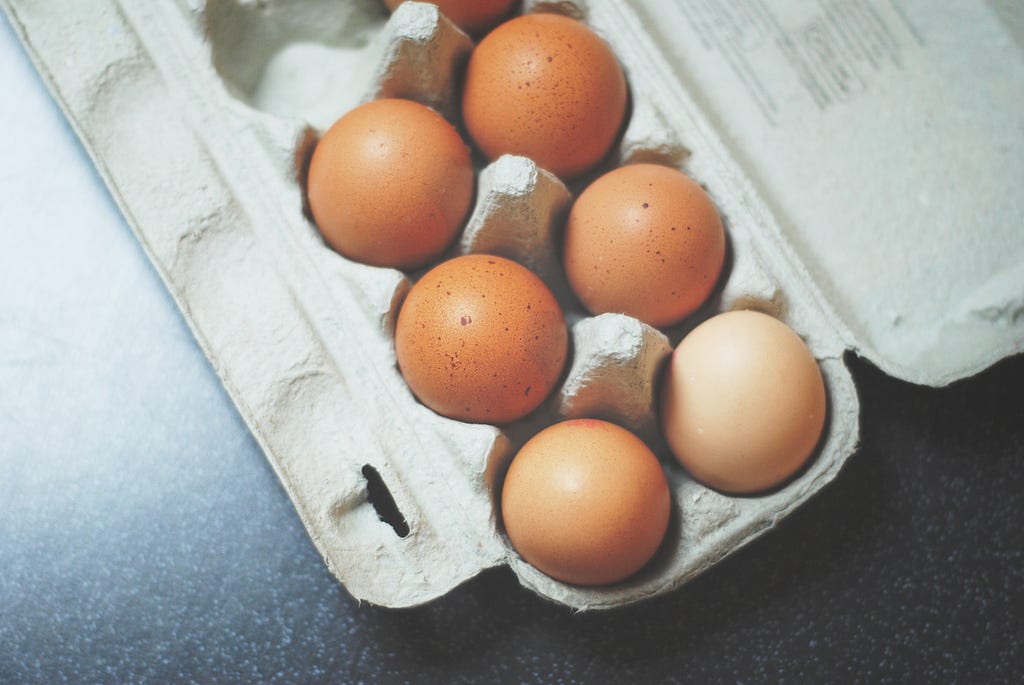 一般人一天吃兩顆蛋沒問題，而具有心血管問題的朋友則建議與主治醫生討論。