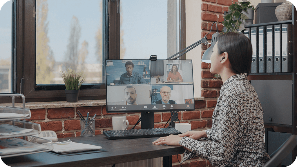 Maintaining eye contact while online meeting