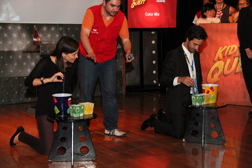 Lara Sayinsoy and Pedro Fonseca during one of the Dexterity Challenges of the "KidZania Quest" game