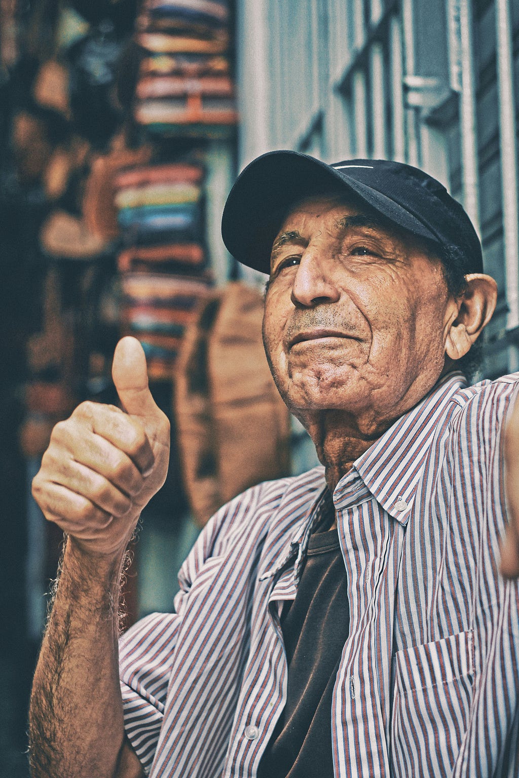 older gentleman with thumbs up encouragment