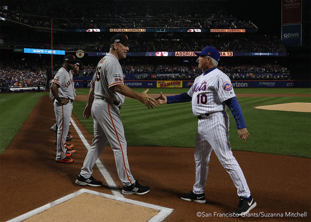 Bruce Bochy and Terry Collins shake hands.