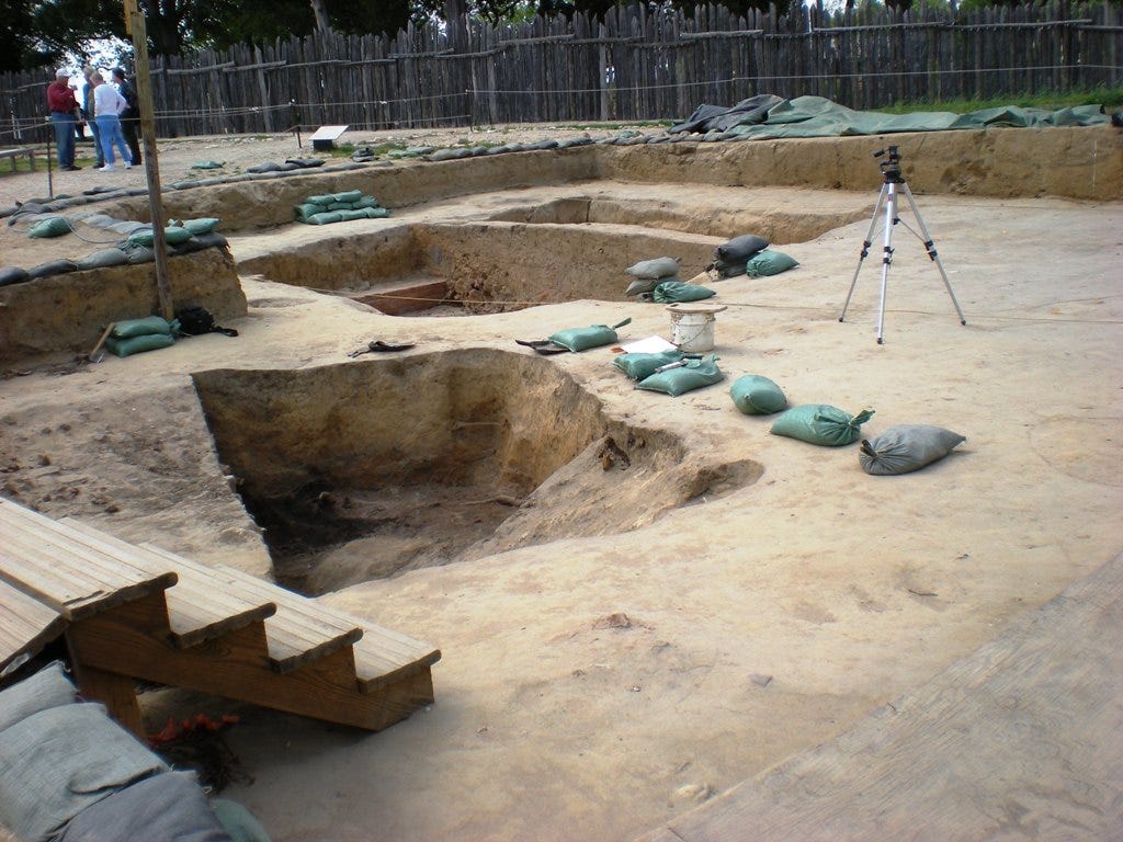 Archaeological dig at Historic Jamestowne By Sarah Stierch [CC BY 2.0 (http://creativecommons.org/licenses/by/2.0)], via Wikimedia Commons
