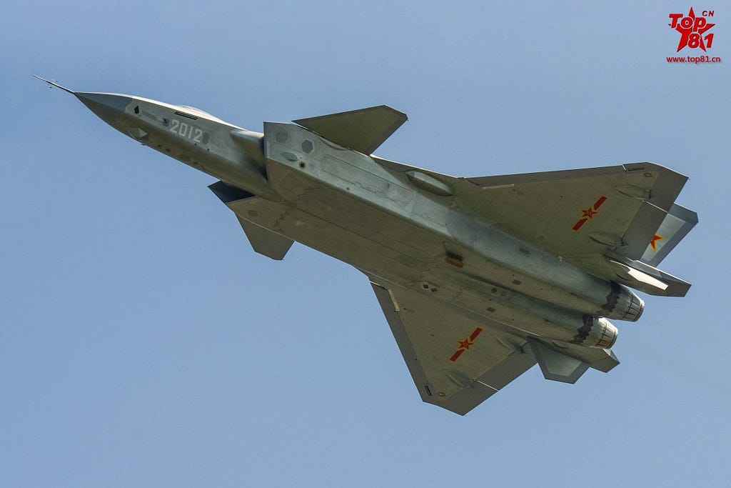 The smooth ventral side of the J-20 makes ventral positioning of a gun like J-10 impossible