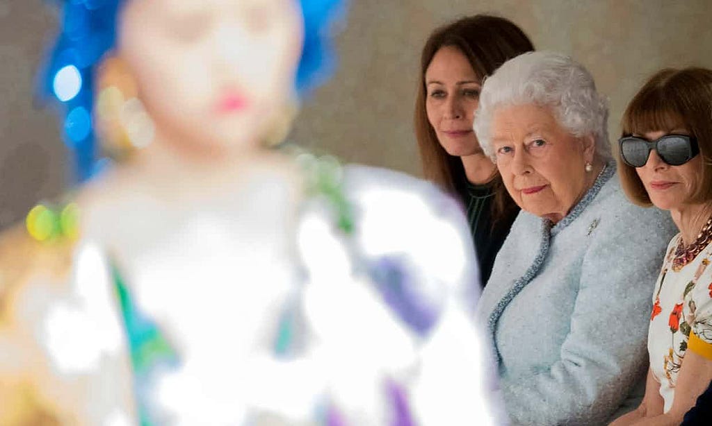 queen-elizabeth-front-row-lfw