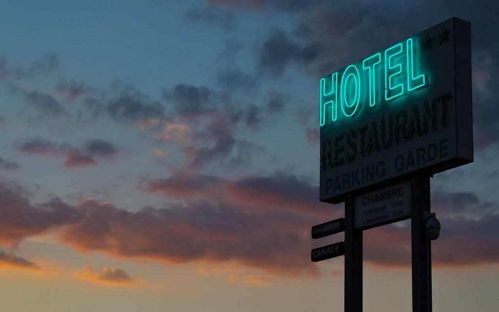 3 Ways How Artificial Intelligence is Improving Hotel Customer Experience