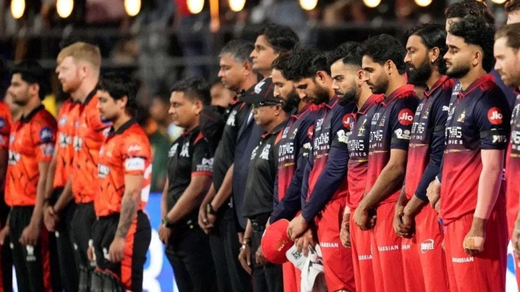 আইপিএল 2026-এর উদ্বোধনী ম্যাচে কেন RCB & SRH খেলোয়াড়রা কালো আর্মব্যান্ড পরেছিল?