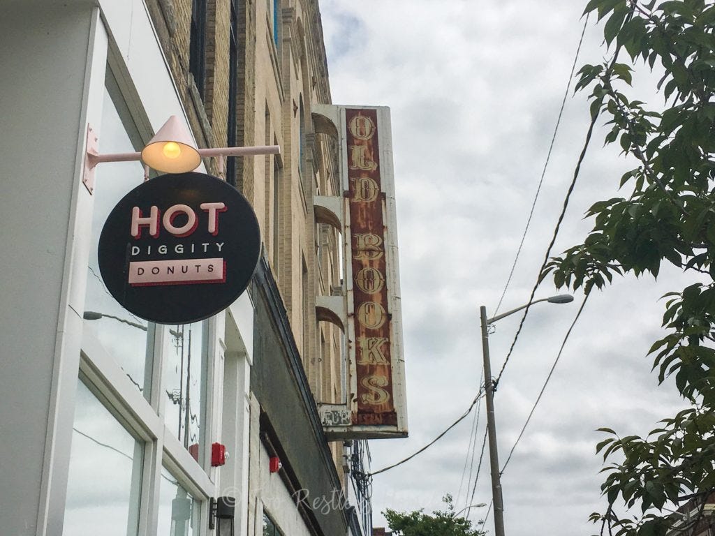 Hot Diggity Donuts outside sign