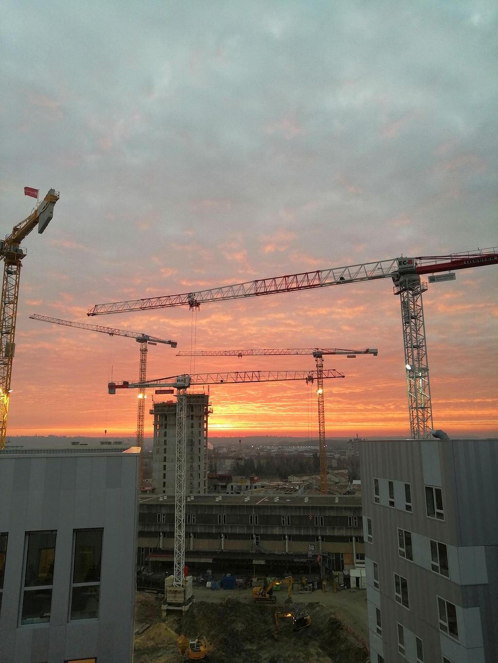 Building sunrise — Bordeaux — France — 2020 — Cyril