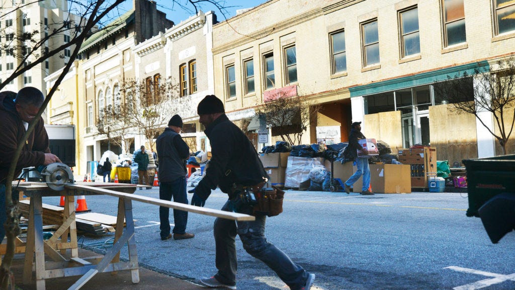 Set workers transform Cotton Avenue in Macon for filming of the movie “The Fifth Wave” in 2015. (Grant Blankenship/GBP)
