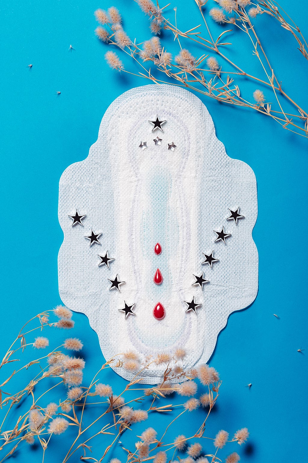 A sanitary pad with two rows of stars aligned opposite one another