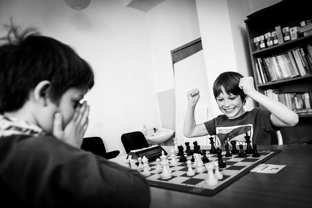 Children are playing chess