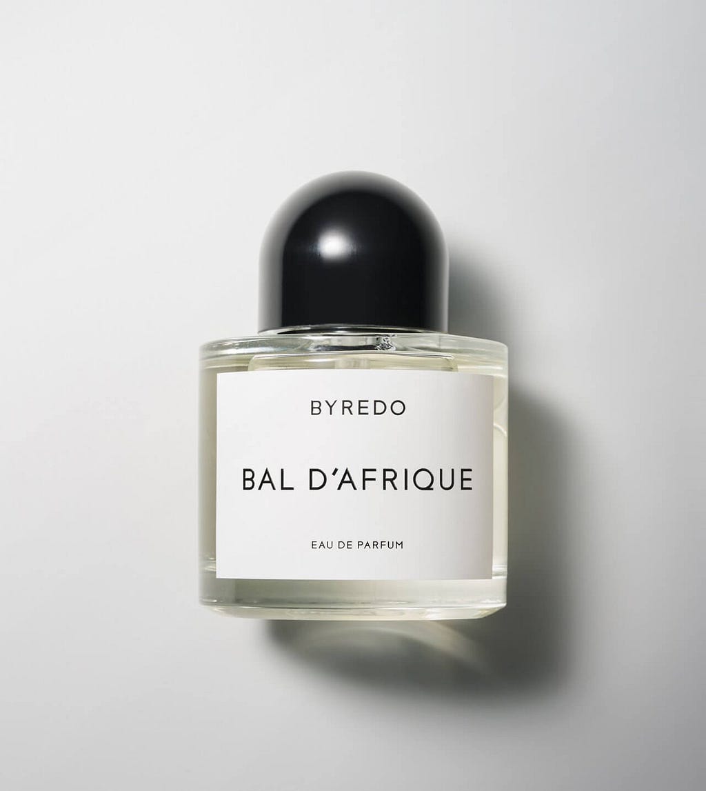 Byredo BAL D’AFRIQUE 熱帶爵士淡香精，靈感來自於20年代時前衛新潮的巴黎非洲混合風格。
 香調：橙花、非洲金盞花、茉莉、黑琥珀以及雪松。