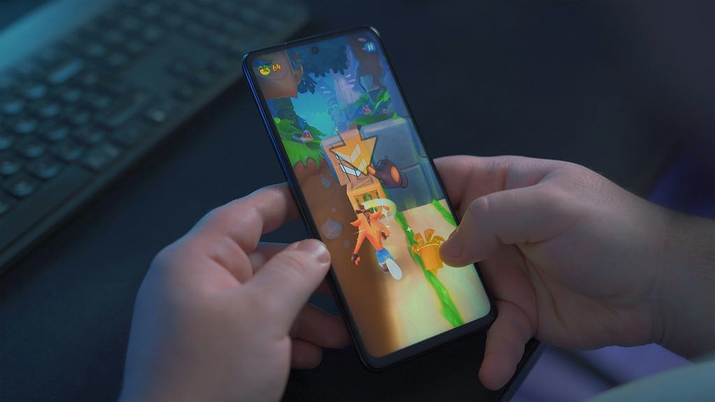 Hands hold a cell phone playing an endless runner style game.