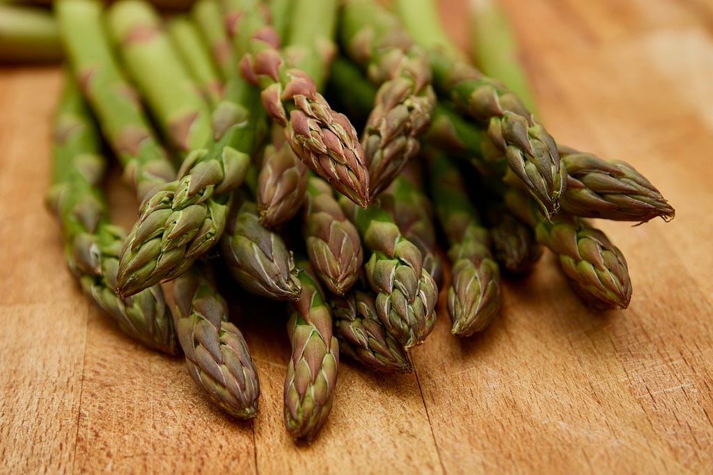 Asparagus on a cutting board