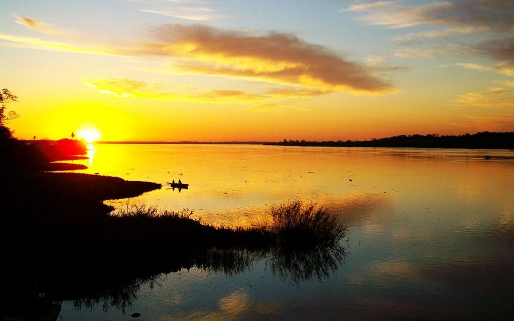 Atardecer sobre el Rio Parana