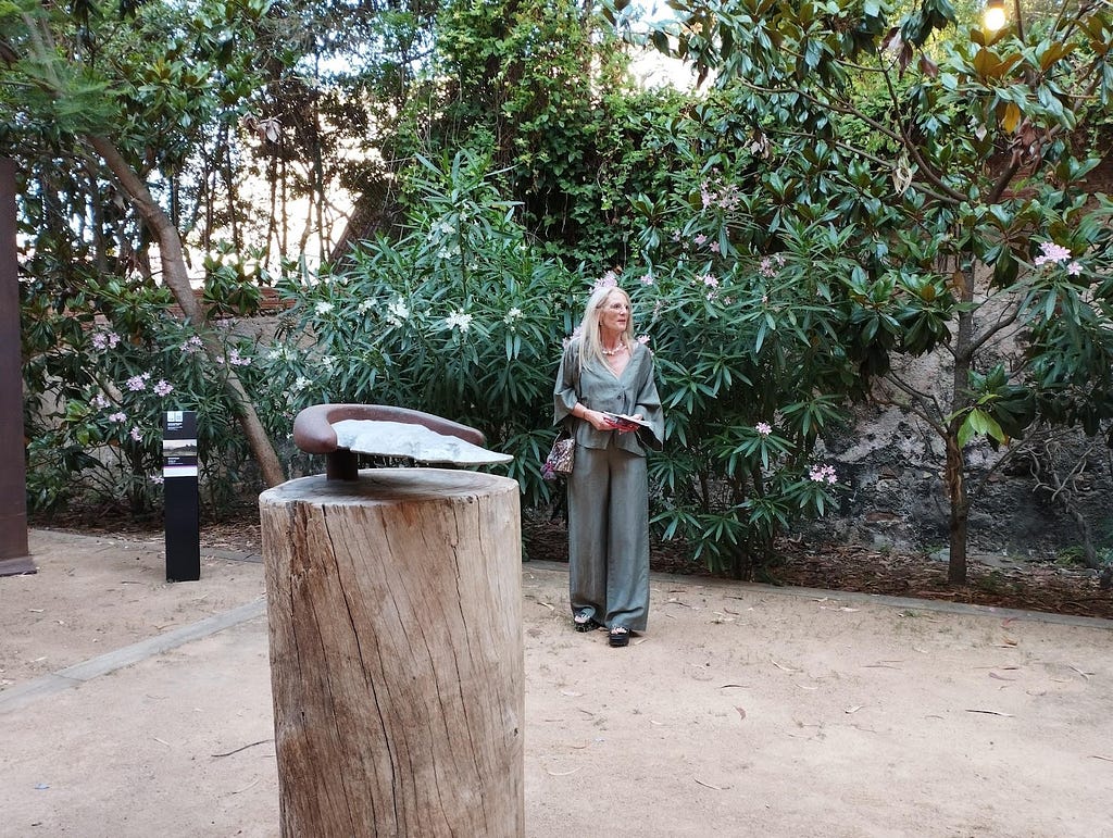 Pilar Giró in the Abbot ‘s Orchard. Exhibition opening: Curator presentation. Photo: Pilar Viviente.