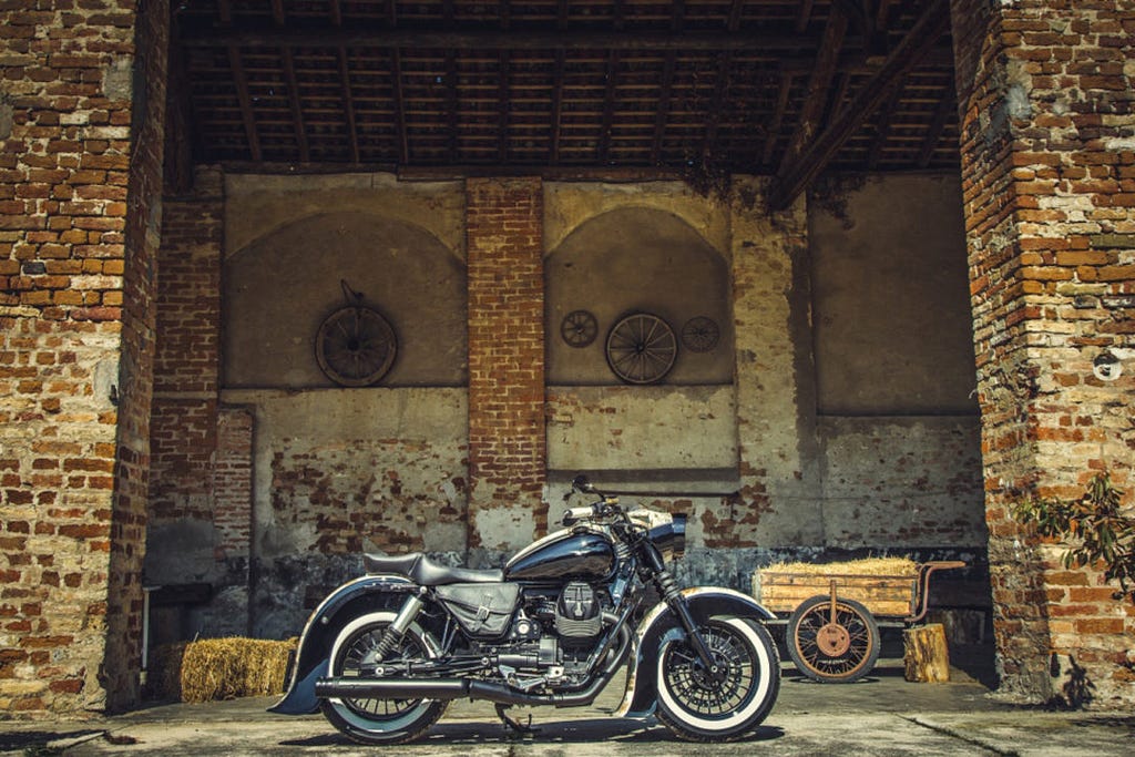 Moto Guzzi V9 Bobber Custom Vecchio Conio by Rustom [right-side]