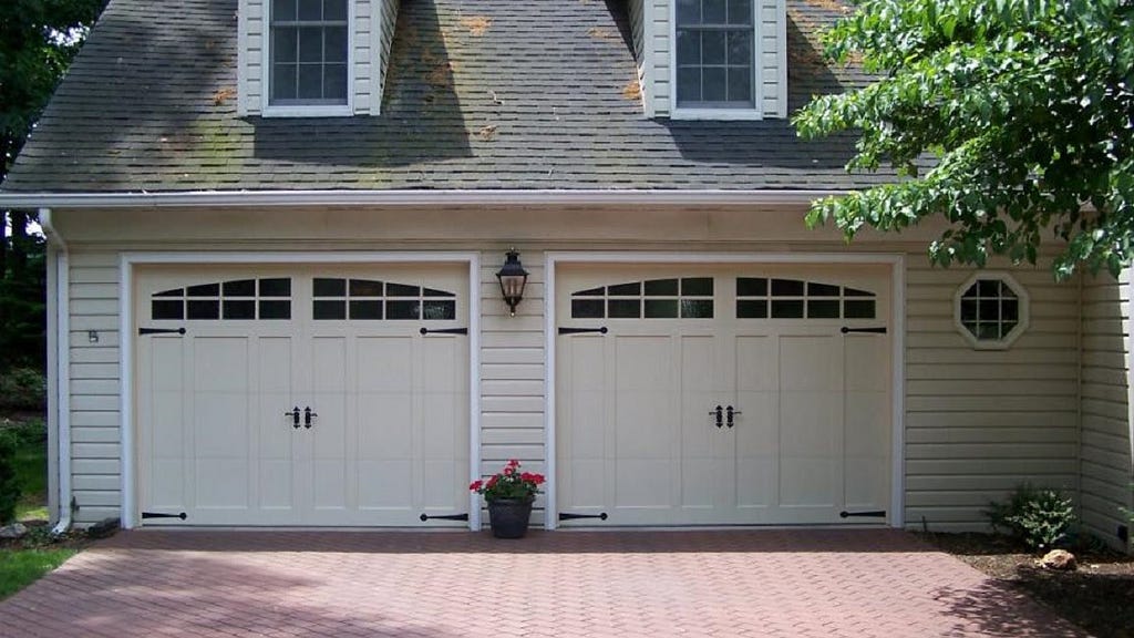 Pros and Cons of Garage Door Windows