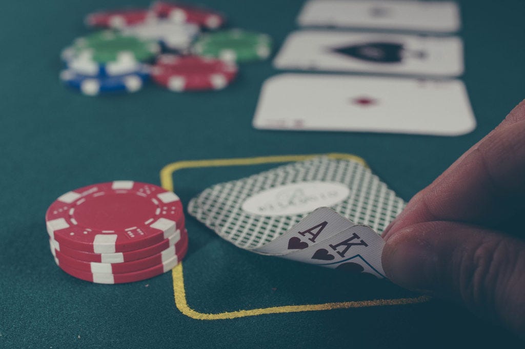 guy-playing-poker-looking-at-cards