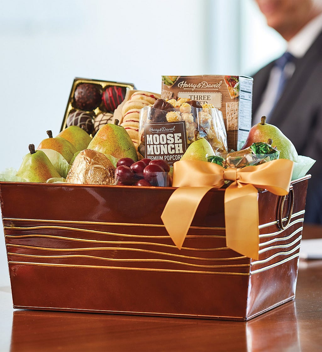 Harry and David’s Deluxe Favorites Gift Basket