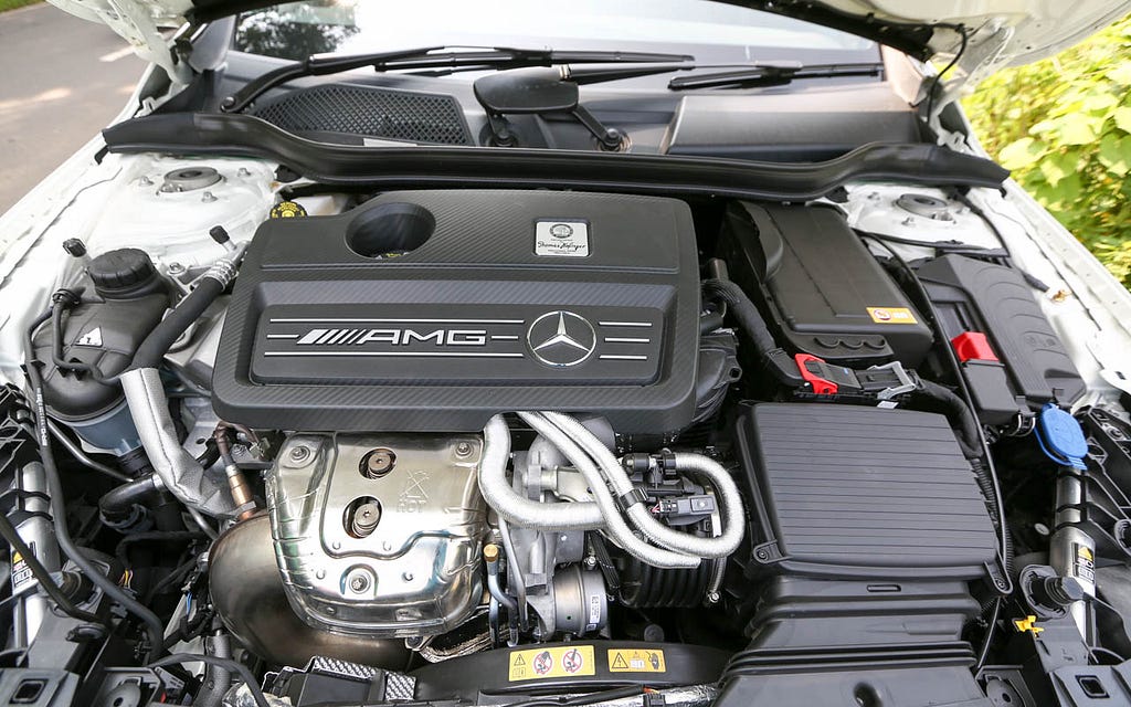 Mercedes-Benz GLA 45 AMG engine