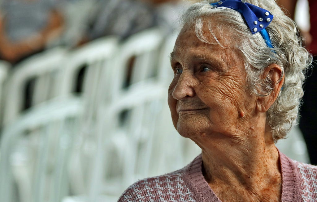 Demans aromaterapi non-farmakolojik yöntem sağlıklı yaşlanma alzheimer