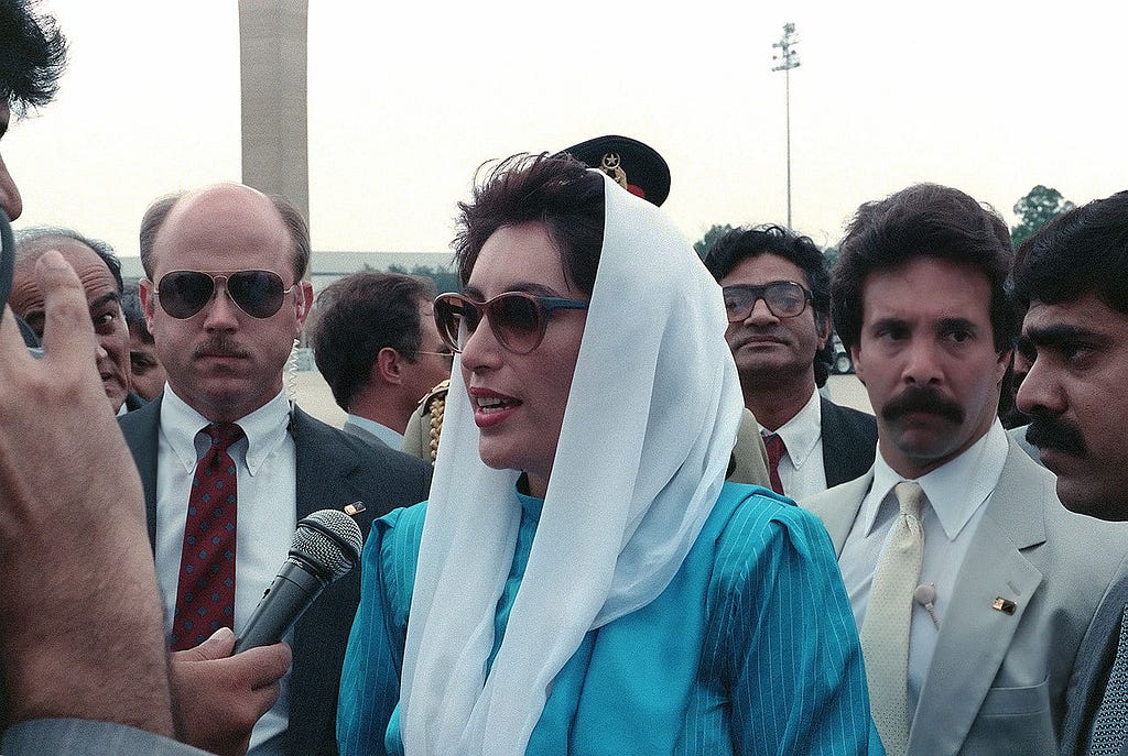 1280px-Benazir_bhutto_1988