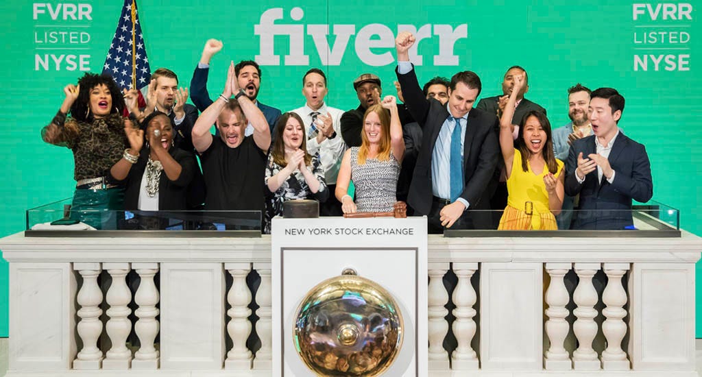 Maverick CEO Micha Kaufman and Fiverr team ringing bell at New York Stock Exchange
