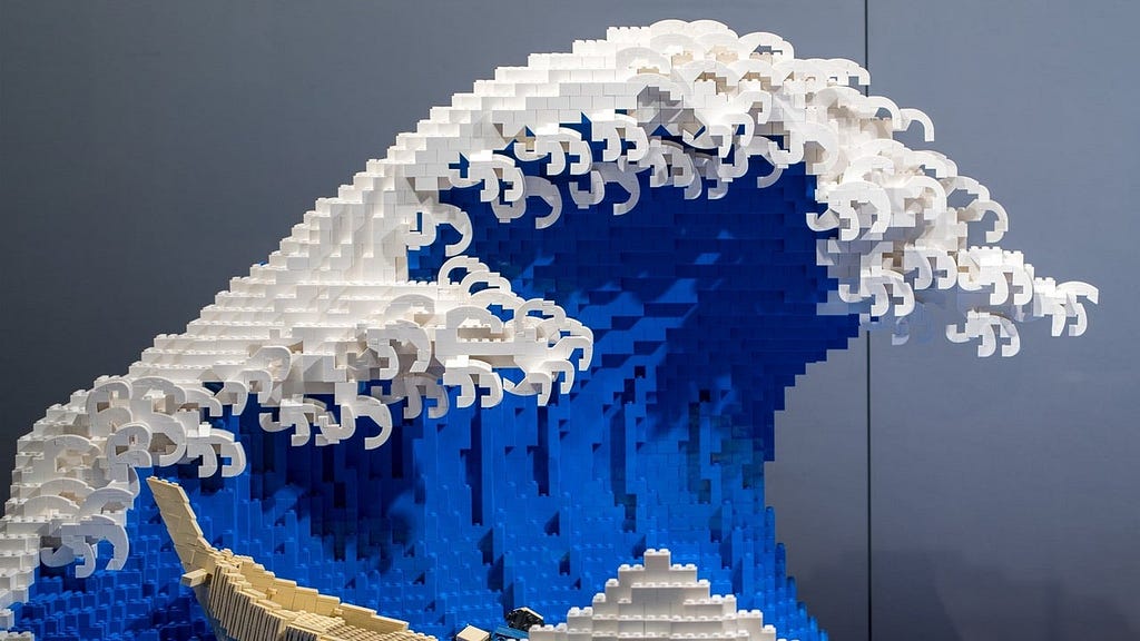 A Grande Onda de Kanagawa reproduzida por peças de Lego