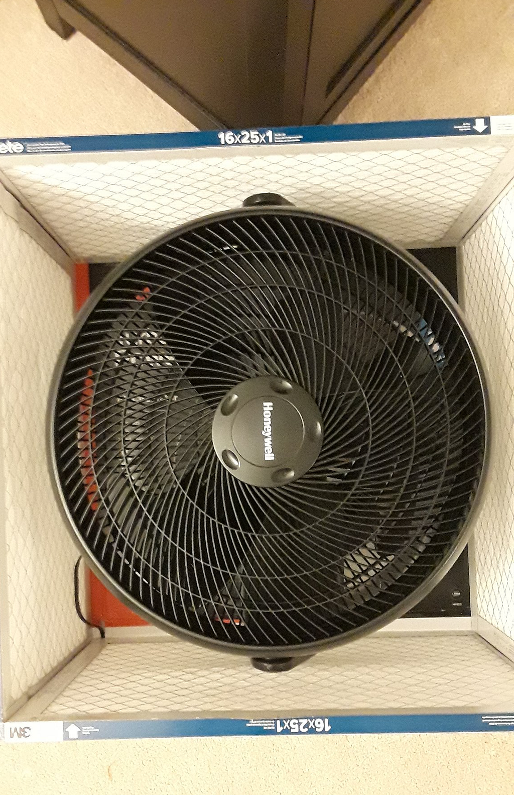 Fan with bottom cover