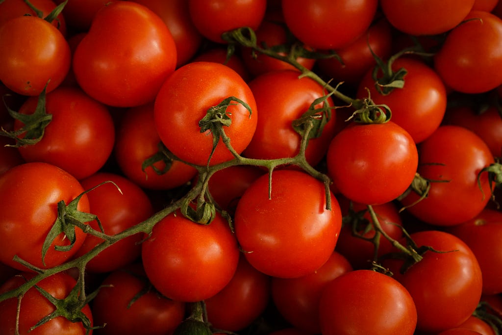 Tomatoes cost 0,2 kg CO2 per kg at Felix Climate Store.