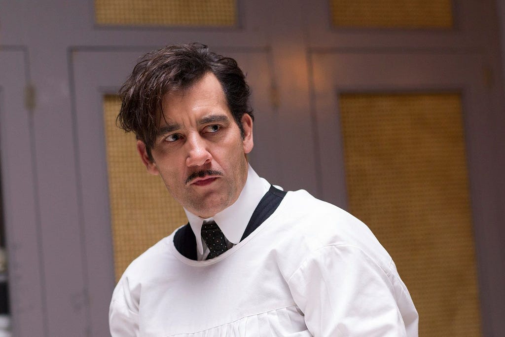 Clive Owen in early 1900s doctor clothing as Dr. John Thackery in The Knick