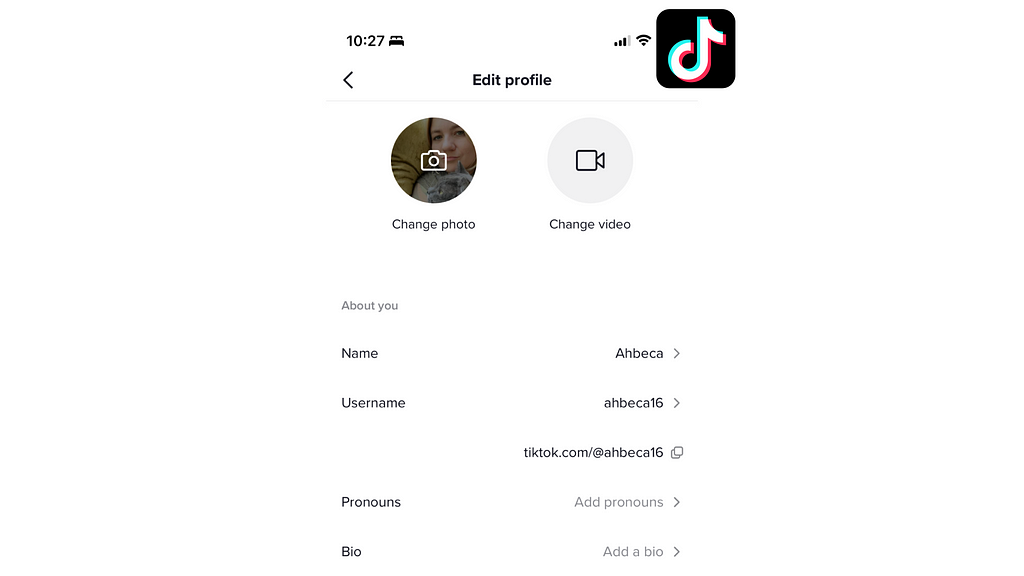 TikTok settings menu with no gender section.