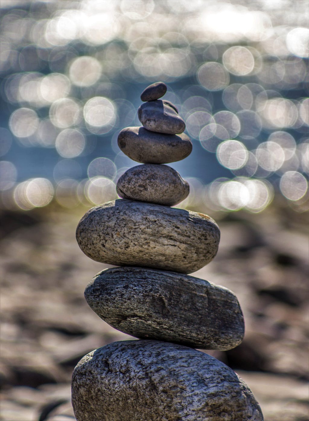 A structure can only stand if its foundation is solid. That’s why the bottom stone is so important. Among the large and small stones around us, we must first find this stone and replace it first. Then the others in turn. A valuable purpose is this first stone.