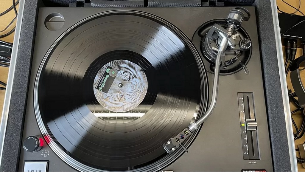 Friday Five: Vinyl records are going green image