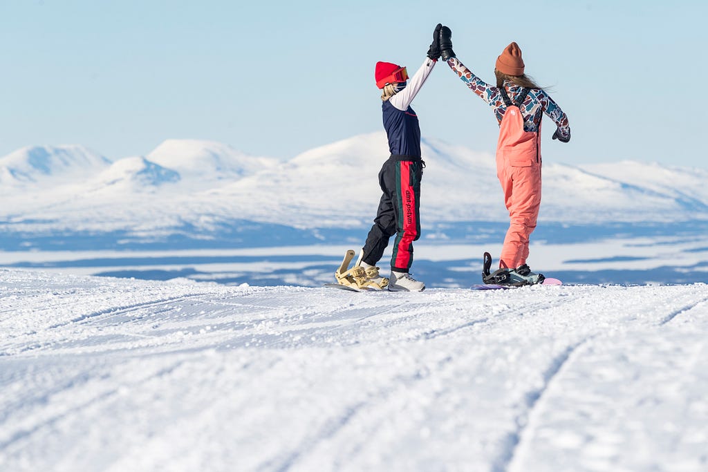 Stylish women’s base layers for skiing and snowboarding. Eivy.