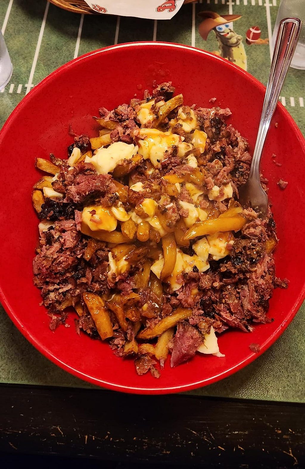 DUNN’S FAMOUS | The Québécoise poutine with Dunn’s famous smoked meat.