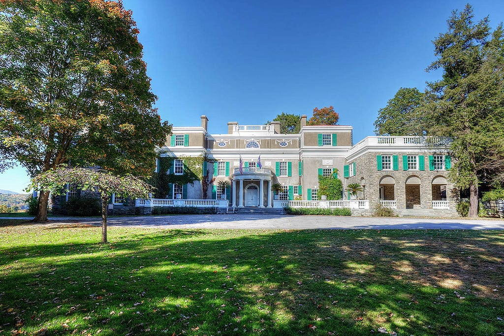 an exterior of FDRs home in Hyde Park, NY