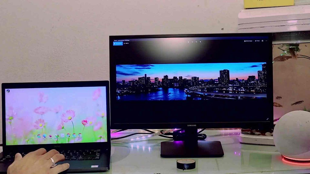 extend wallpaper across two monitors