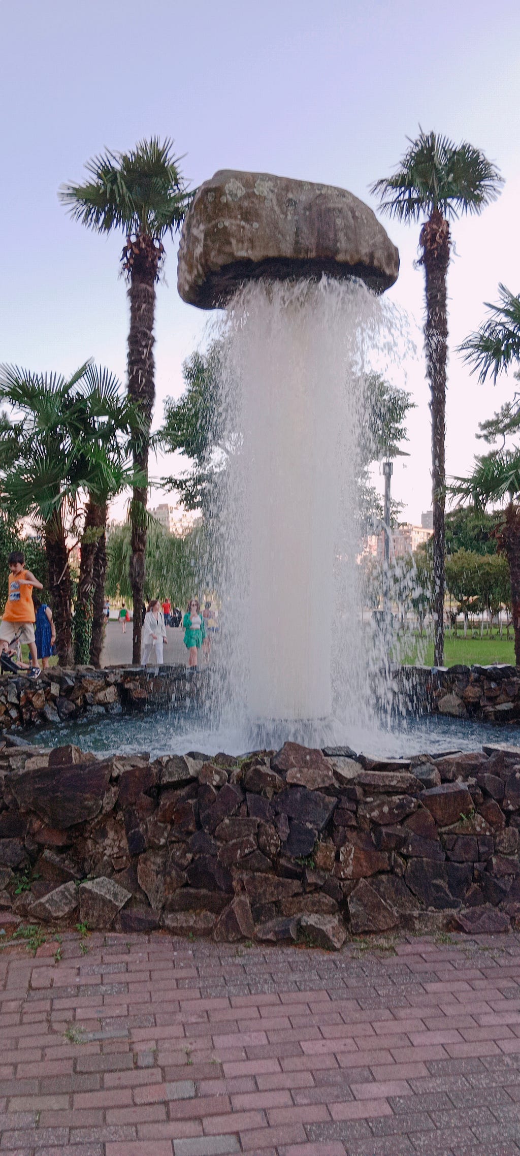 A fountain with an optical illusion