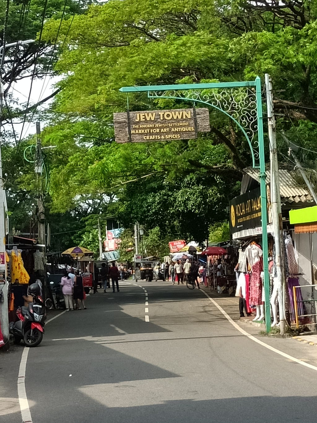 Street view of Jew Town, Cochin, Kerala.