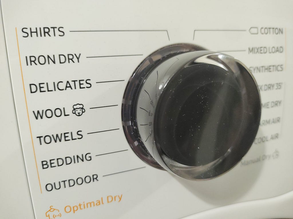 A control dial on a tumble dryer showing the various spin settings